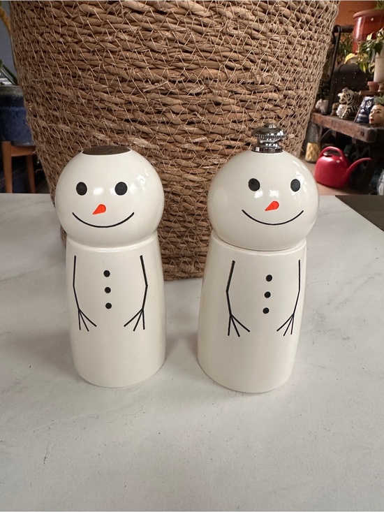 fletchers mill Other - Fletchers Mill William Sonoma  White Snowman Salt & Pepper Shaker Set